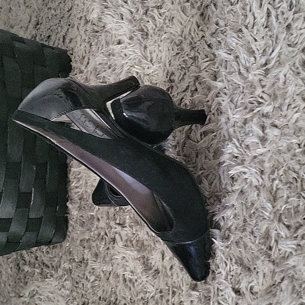 Life Stride Soft System "Kimmy" Cutout Heel Pumps - Picture 4 of 7